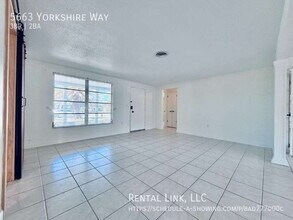 5663 Yorkshire Way in Sarasota, FL - Building Photo - Building Photo