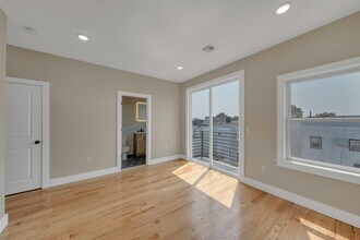 275 Pearsall Ave in Jersey City, NJ - Building Photo - Building Photo