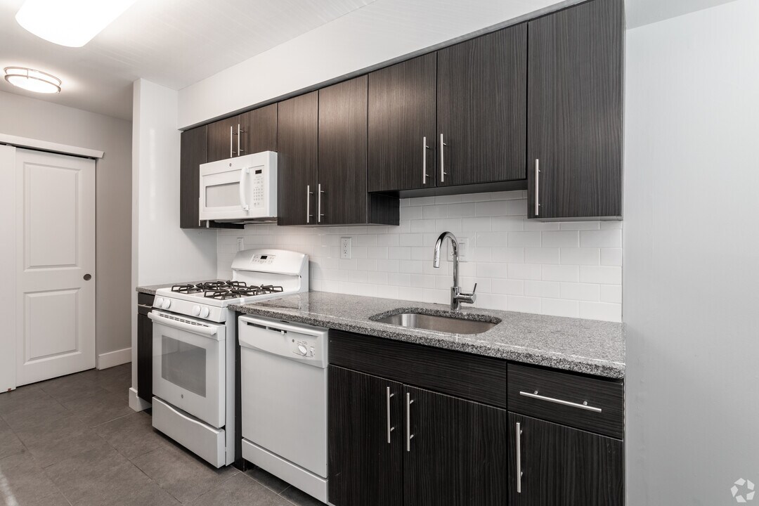 Ridge Court Apartments in Philadelphia, PA - Building Photo