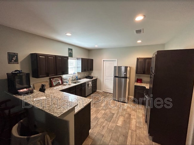 122 Scarborough St in Nacogdoches, TX - Building Photo - Building Photo