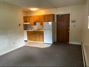 382-384 River St in Springfield, VT - Foto de edificio - Interior Photo
