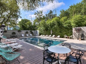 3100 Menchaca Rd in Austin, TX - Building Photo - Building Photo