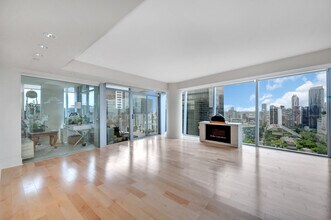 667 Howe St in Vancouver, BC - Building Photo - Building Photo