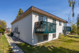 416 Sabrina Way SE in Calgary, AB - Building Photo - Building Photo