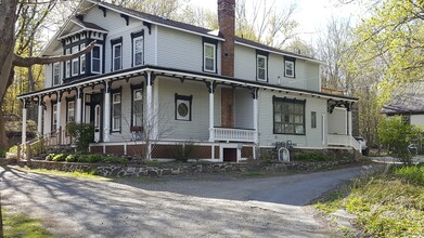 20 Springbrook Rd, Unit 2W in Troy, NY - Building Photo - Building Photo