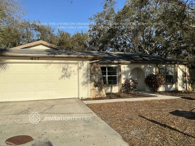 property at 417 Oakleaf Blvd