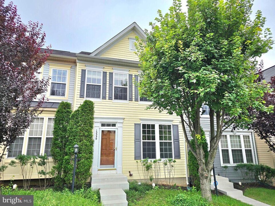 15330 Elizabeth Burbage Loop in Woodbridge, VA - Building Photo