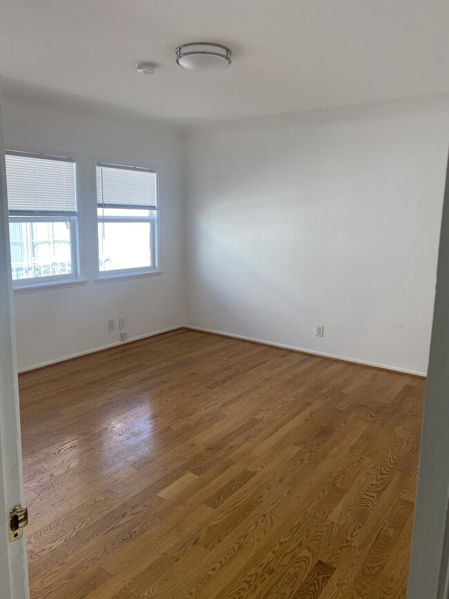 property at 841 S Shenandoah St