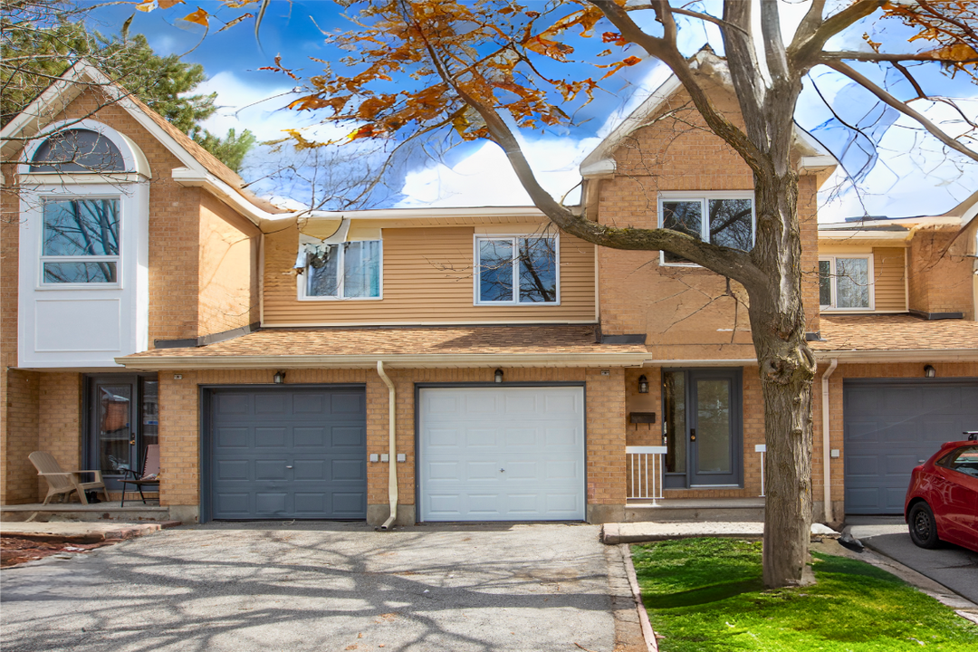 Aspen Village Townhomes in Ottawa, ON - Building Photo