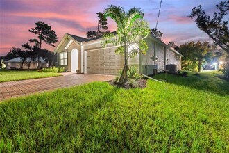 3242 S San Mateo Dr in North Port, FL - Foto de edificio - Building Photo