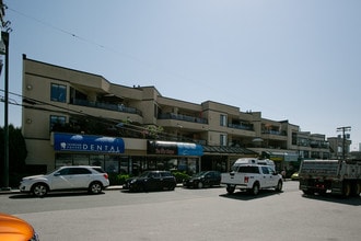 Georgian Square in White Rock, BC - Building Photo - Building Photo