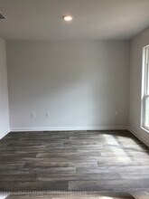 7416 Oak Lake Blvd in Bellview, FL - Building Photo - Building Photo