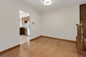 811 Cross Creek Ct in Roselle, IL - Building Photo - Building Photo