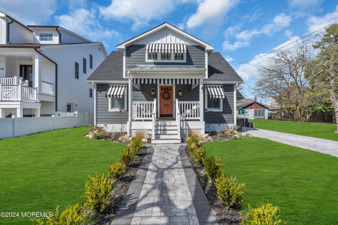 111 Sanborn Ave in Point Pleasant Beach, NJ - Building Photo