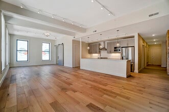 39 E Court St, Unit 4 in Cincinnati, OH - Foto de edificio - Building Photo