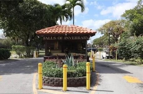 5961 N Falls Circle Dr, Unit 204 in Lauderhill, FL - Building Photo - Building Photo