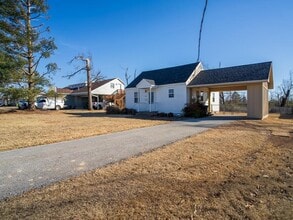 1702 W Cypress St in Rogers, AR - Building Photo - Building Photo