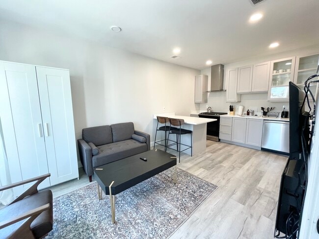 29 Newport St, Unit 25 in Boston, MA - Foto de edificio - Building Photo