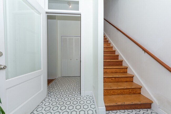 2947 W Lyndale St in Chicago, IL - Building Photo - Building Photo