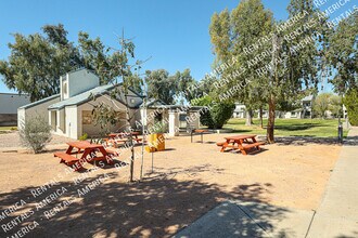 3716 E University Dr in Mesa, AZ - Foto de edificio - Building Photo