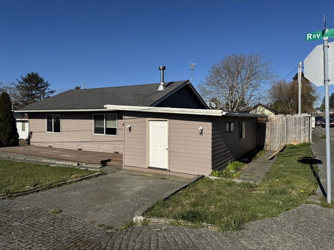 2464 Roy Ave in Crescent City, CA - Building Photo - Building Photo