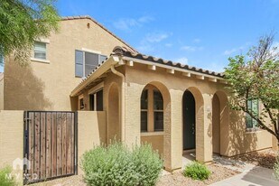 451 S Hawes Rd in Mesa, AZ - Building Photo