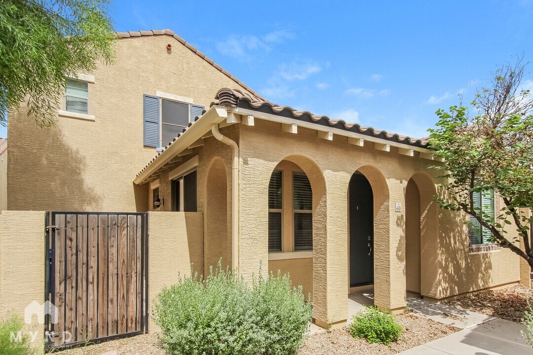 451 S Hawes Rd in Mesa, AZ - Foto de edificio