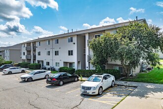 802 Dickinson Ave in Ames, IA - Building Photo - Building Photo