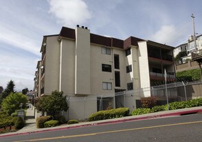 2500 Miramar Ave in San Leandro, CA - Building Photo