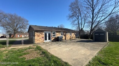 6806 Lake Elkhorn Ct in Louisville, KY - Building Photo - Building Photo