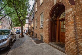 20 Commerce St in New York, NY - Building Photo - Building Photo