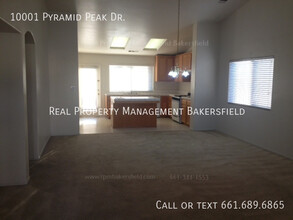 10001 Pyramid Peak Dr in Bakersfield, CA - Building Photo - Building Photo