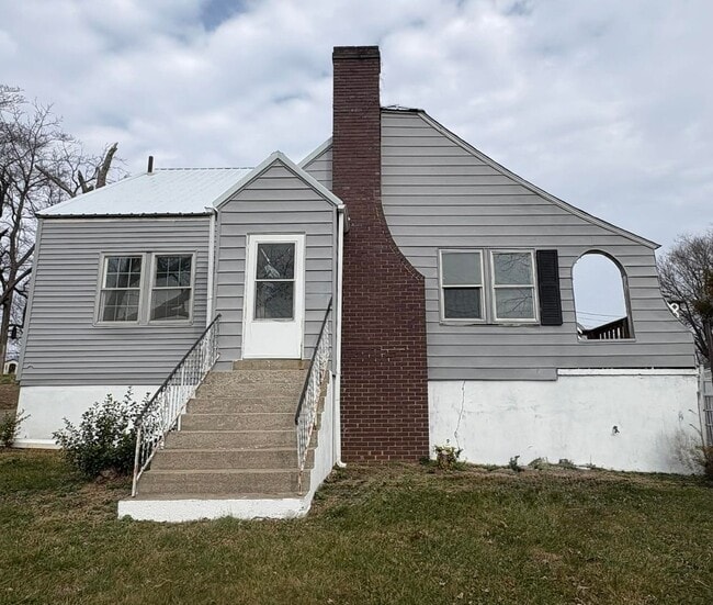 property at 513 W Cherry St