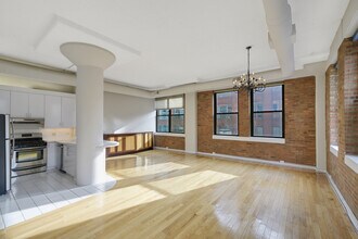 812 W Van Buren St in Chicago, IL - Building Photo - Building Photo