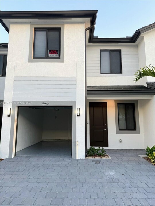 189740 345th Ter in Florida City, FL - Building Photo