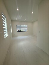 9500 SW 25th Dr in Miami, FL - Building Photo - Building Photo