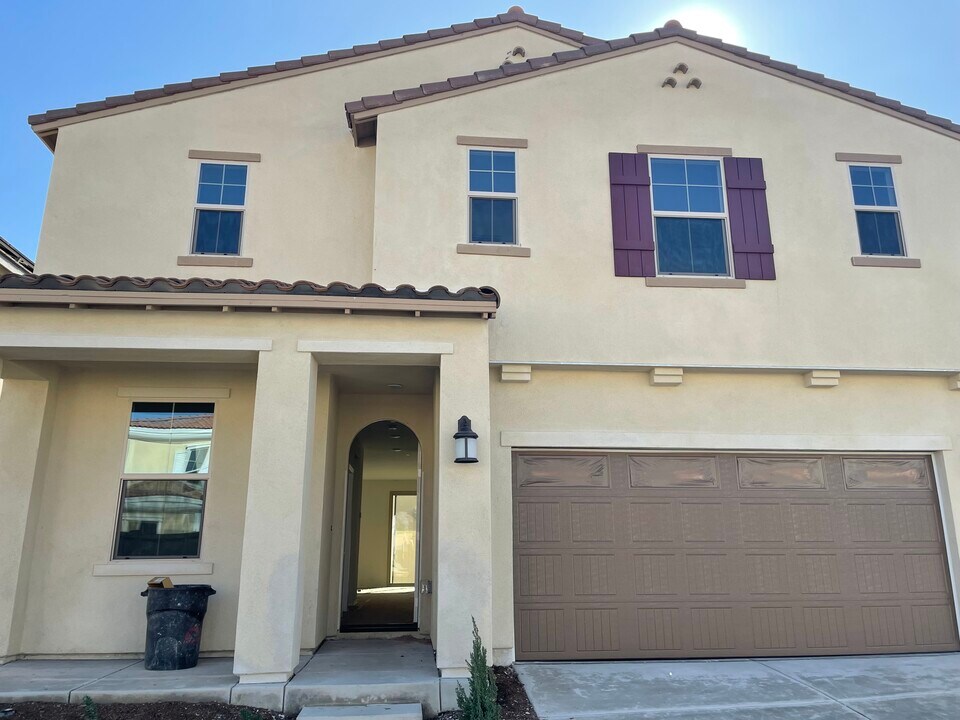 969 W Jasmine Way in Rialto, CA - Building Photo