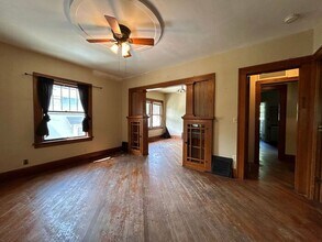 727 N Dodge St in Iowa City, IA - Building Photo - Building Photo