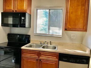 6034 Forest Hill Blvd, Unit 104 in West Palm Beach, FL - Building Photo - Building Photo