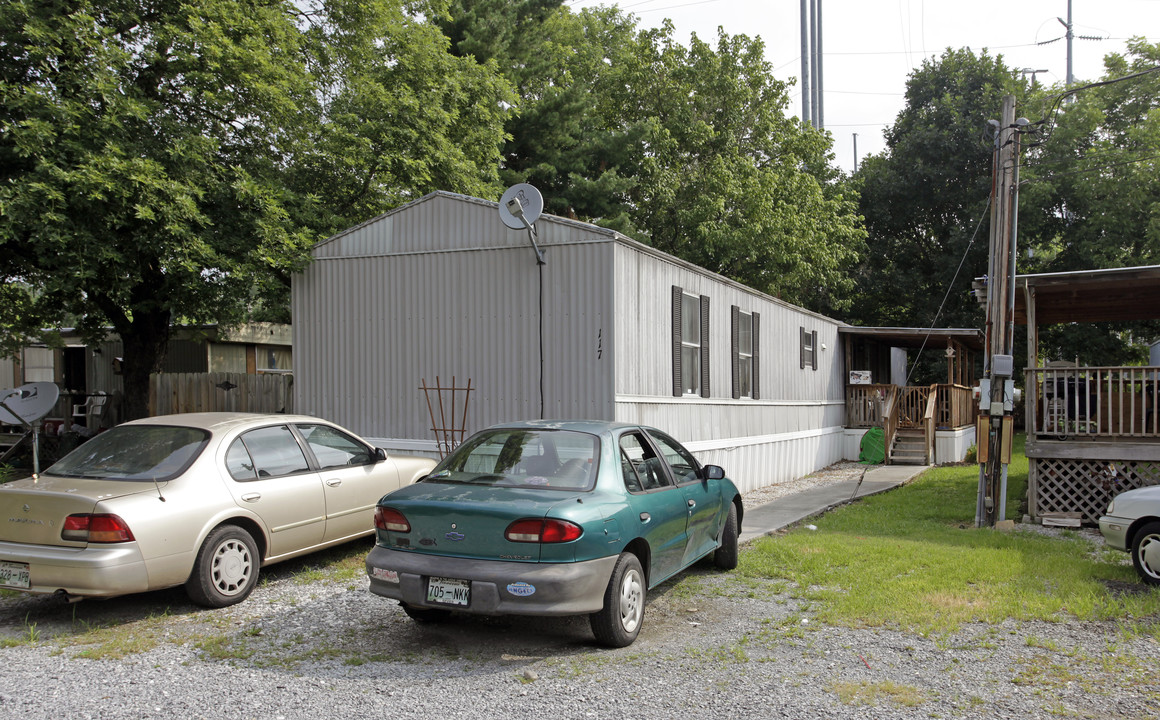 101-117 Runyan Cir in Sevierville, TN - Foto de edificio