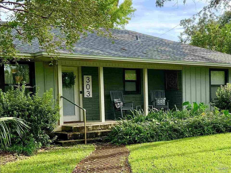 303 Interbay Ave in Pensacola, FL - Foto de edificio