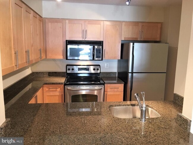 7500 Woodmont Ave in Bethesda, MD - Building Photo - Building Photo