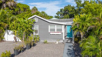 2402 52nd St S in Gulfport, FL - Building Photo