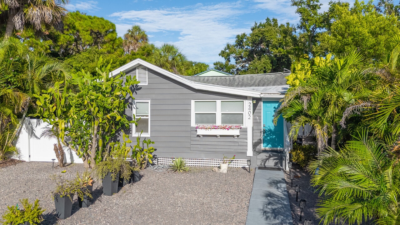 2402 52nd St S in Gulfport, FL - Building Photo