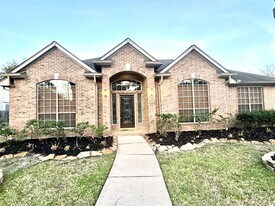 16807 Laguna Springs Dr in Houston, TX - Building Photo