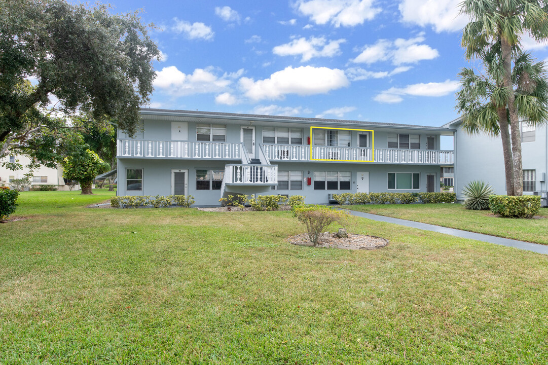 46 Waltham B in West Palm Beach, FL - Building Photo