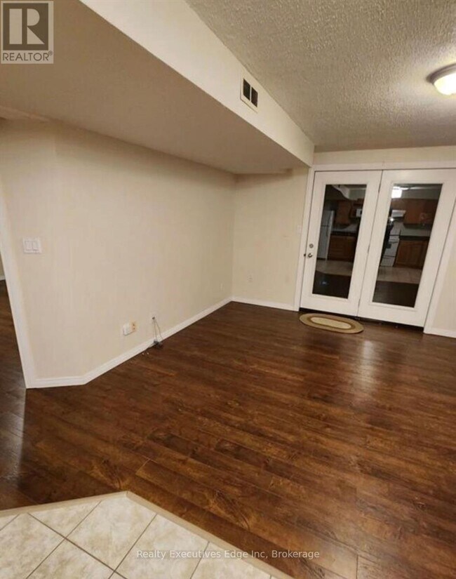 276 Watson Pkwy N in Guelph, ON - Building Photo - Building Photo