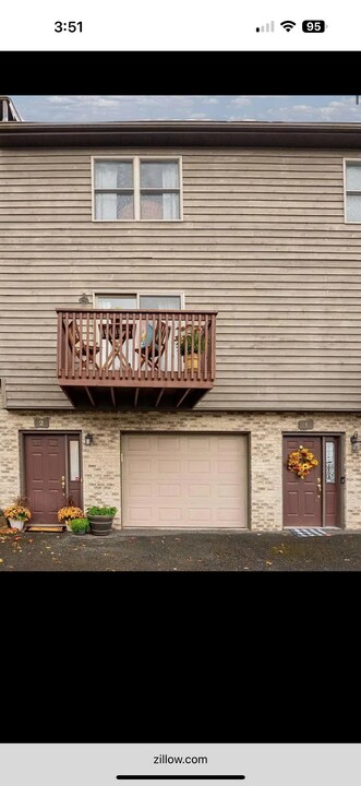 1080 Willowdale Rd in Morgantown, WV - Building Photo