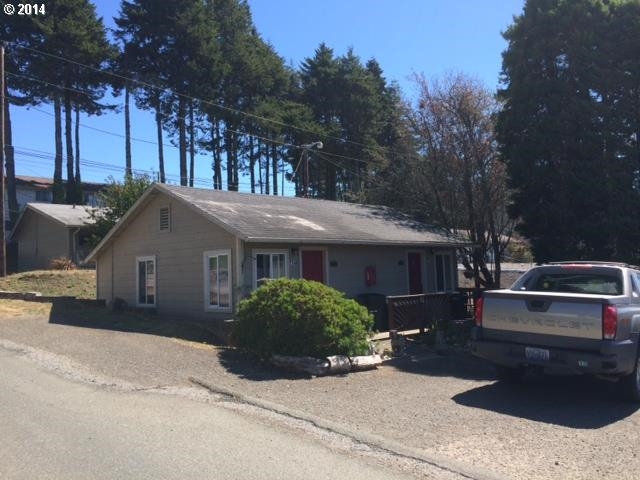 Cottages by the Sea in Brookings, OR - Foto de edificio