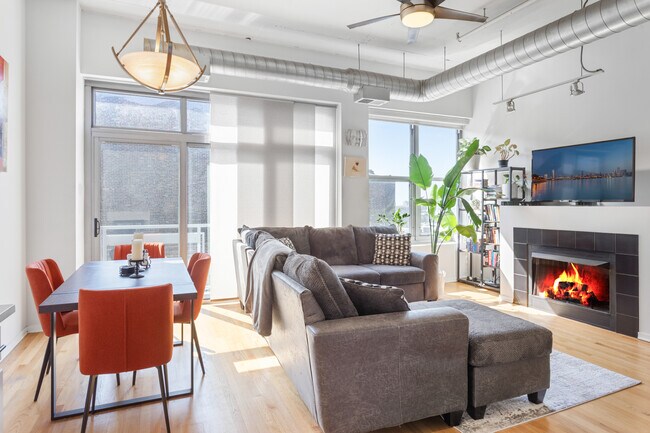 933 W Van Buren St, Unit 826 in Chicago, IL - Building Photo - Building Photo